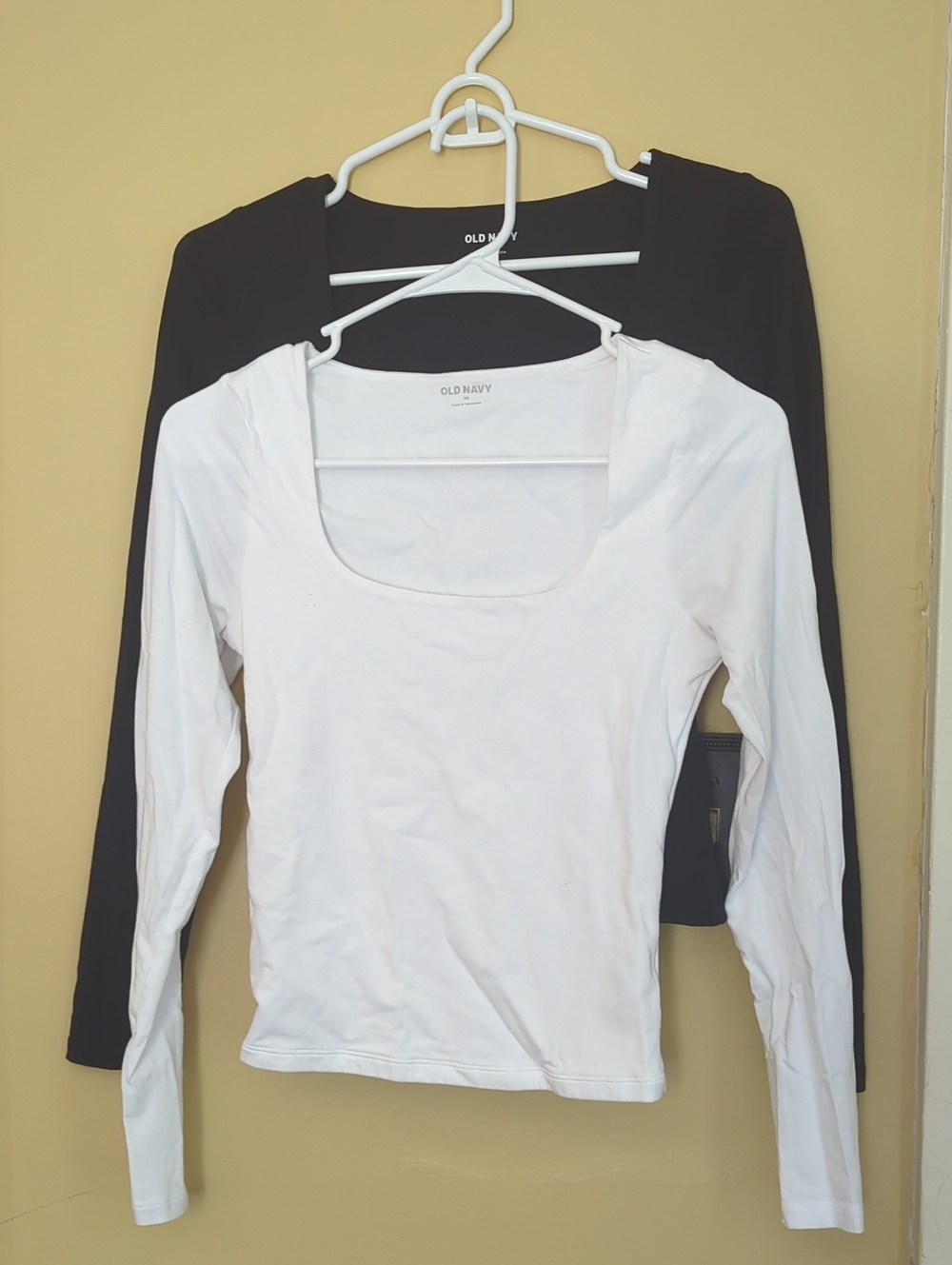 Old Navy Black And White Scoop Neck Bundle
